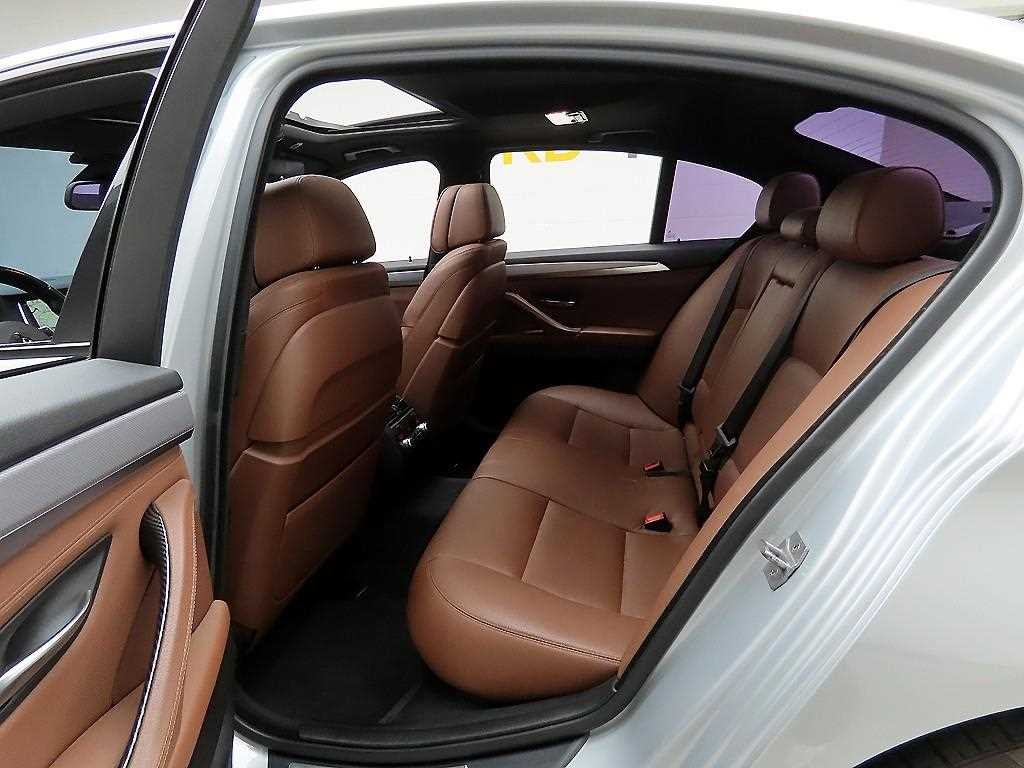 BMW 5시리즈 5시리즈 (F10) M550d xDrive M 에어로다이나믹 이미지 13