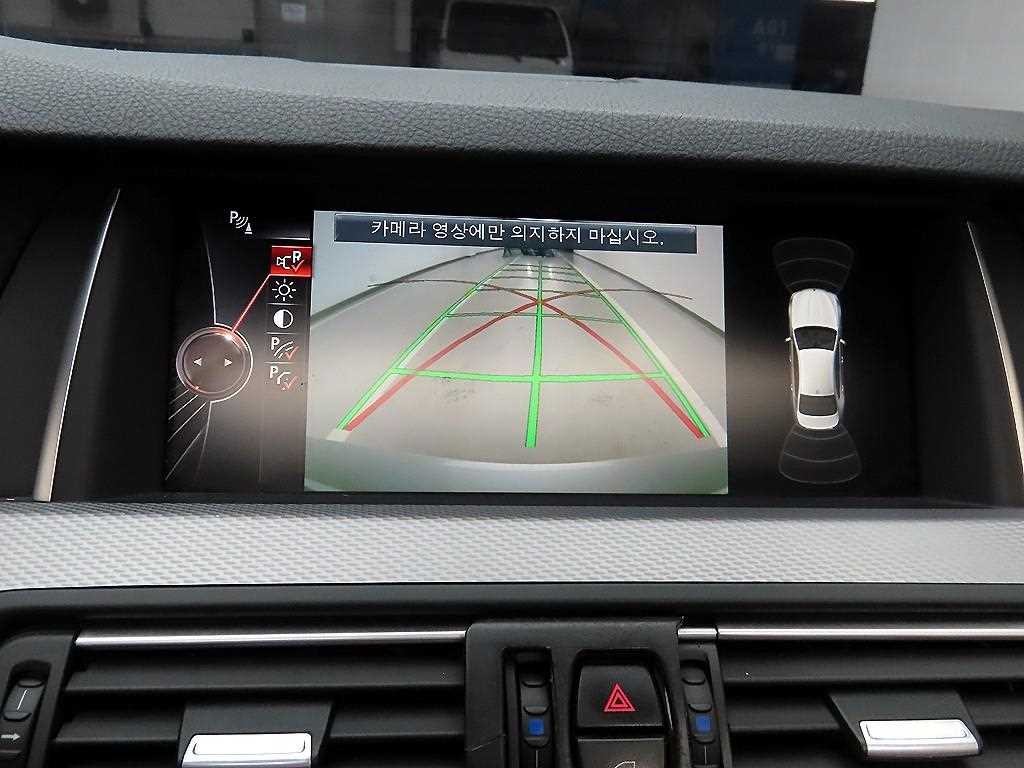 BMW 5시리즈 5시리즈 (F10) M550d xDrive M 에어로다이나믹 이미지 14