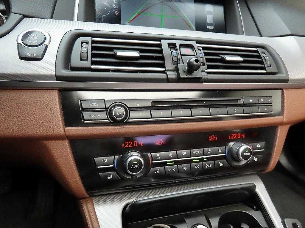 BMW 5시리즈 5시리즈 (F10) M550d xDrive M 에어로다이나믹 이미지 15