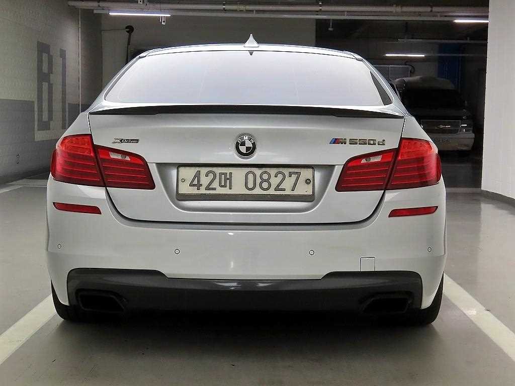 BMW 5시리즈 5시리즈 (F10) M550d xDrive M 에어로다이나믹 이미지 3