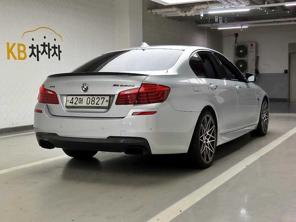 BMW 5시리즈 5시리즈 (F10) M550d xDrive M 에어로다이나믹 이미지 4