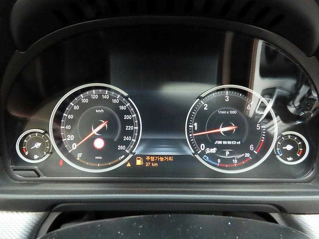 BMW 5시리즈 5시리즈 (F10) M550d xDrive M 에어로다이나믹 이미지 6