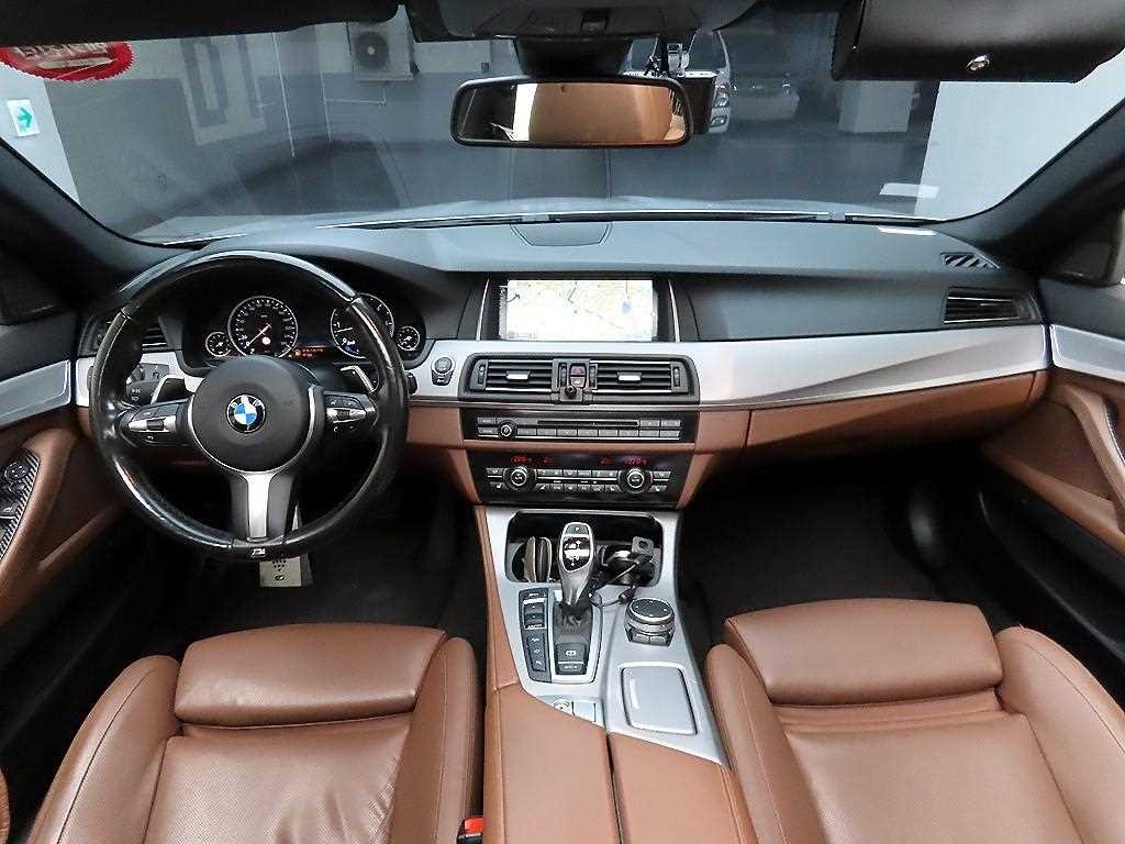 BMW 5시리즈 5시리즈 (F10) M550d xDrive M 에어로다이나믹 이미지 8