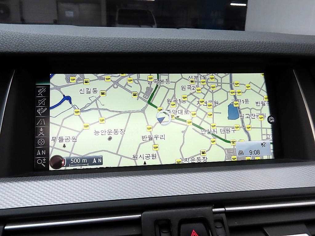 BMW 5시리즈 5시리즈 (F10) M550d xDrive M 에어로다이나믹 이미지 9