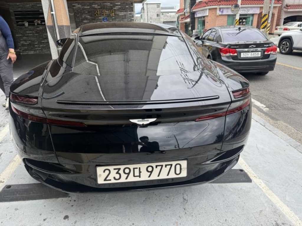 애스턴마틴 DB DB11 5.2 V12 쿠페 이미지 5