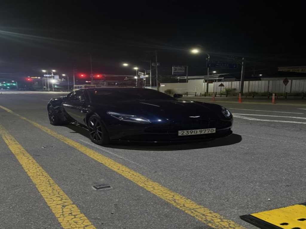 애스턴마틴 DB DB11 5.2 V12 쿠페 이미지 8