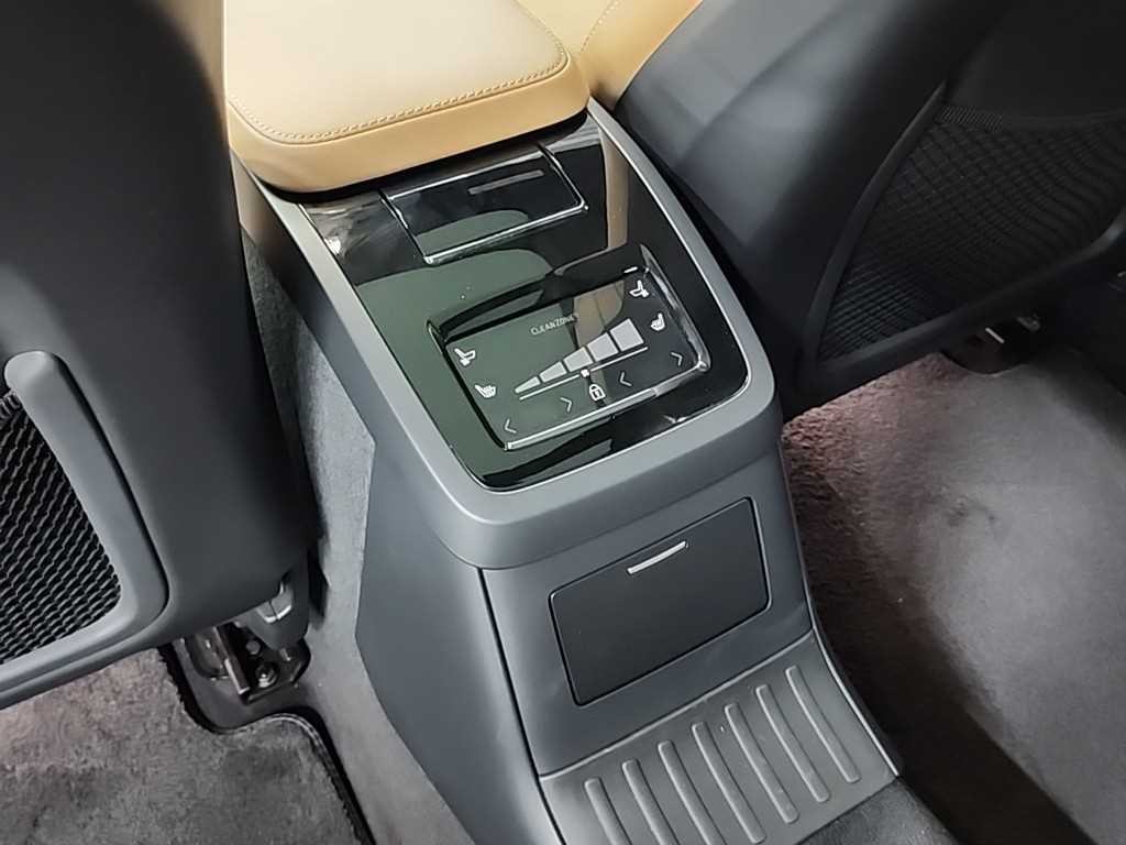 볼보 S90 T8 AWD 얼티메이트 브라이트 이미지 13