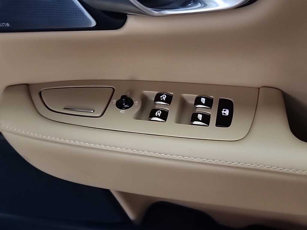 볼보 S90 T8 AWD 얼티메이트 브라이트 이미지 14