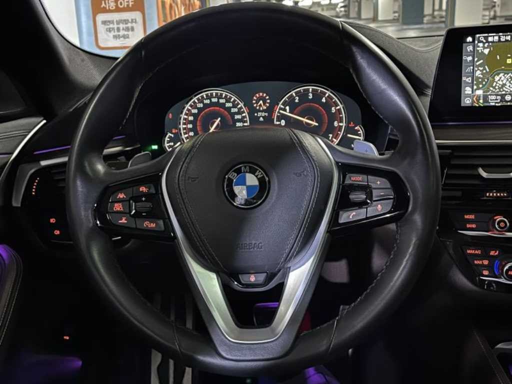 BMW 5시리즈 5시리즈 (G30) 530i xDrive M 스포츠 플러스 이미지 11