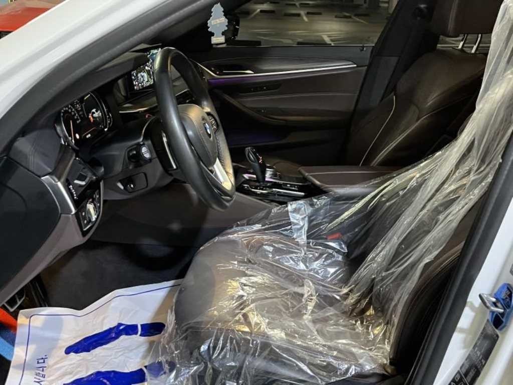 BMW 5시리즈 5시리즈 (G30) 530i xDrive M 스포츠 플러스 이미지 12
