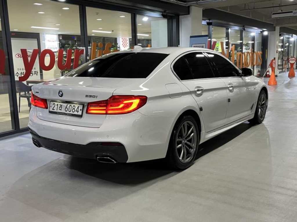 BMW 5시리즈 5시리즈 (G30) 530i xDrive M 스포츠 플러스 이미지 4