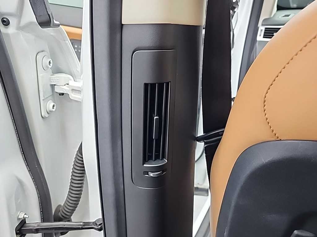 랜드로버 디스커버리 스포츠 2.0 TD4 HSE 럭셔리 이미지 14