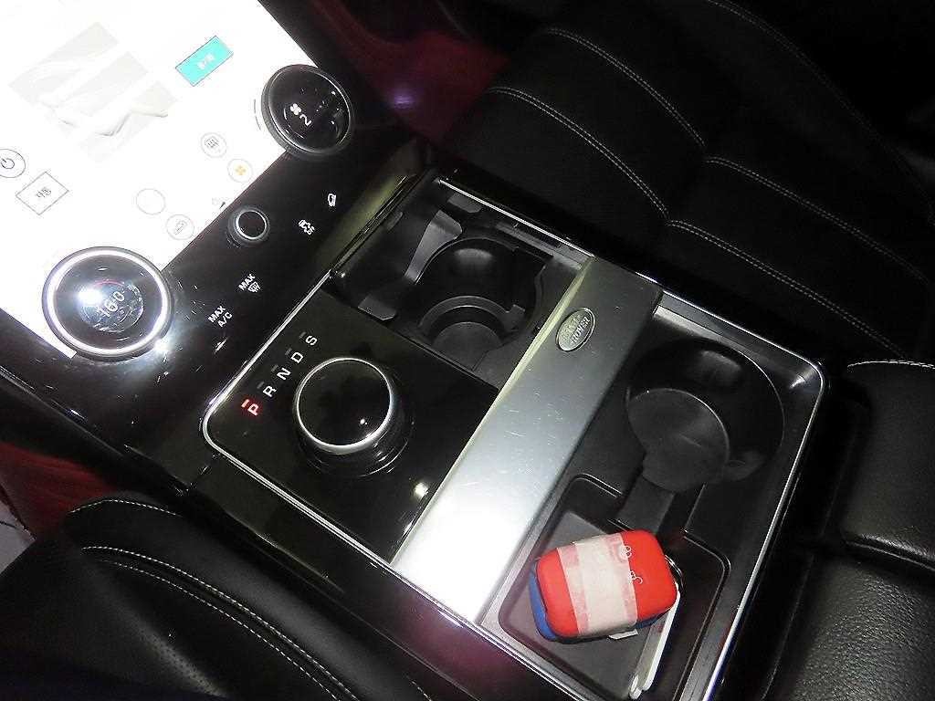 랜드로버 레인지로버 벨라 2.0 D240 R-다이나믹 SE 이미지 12