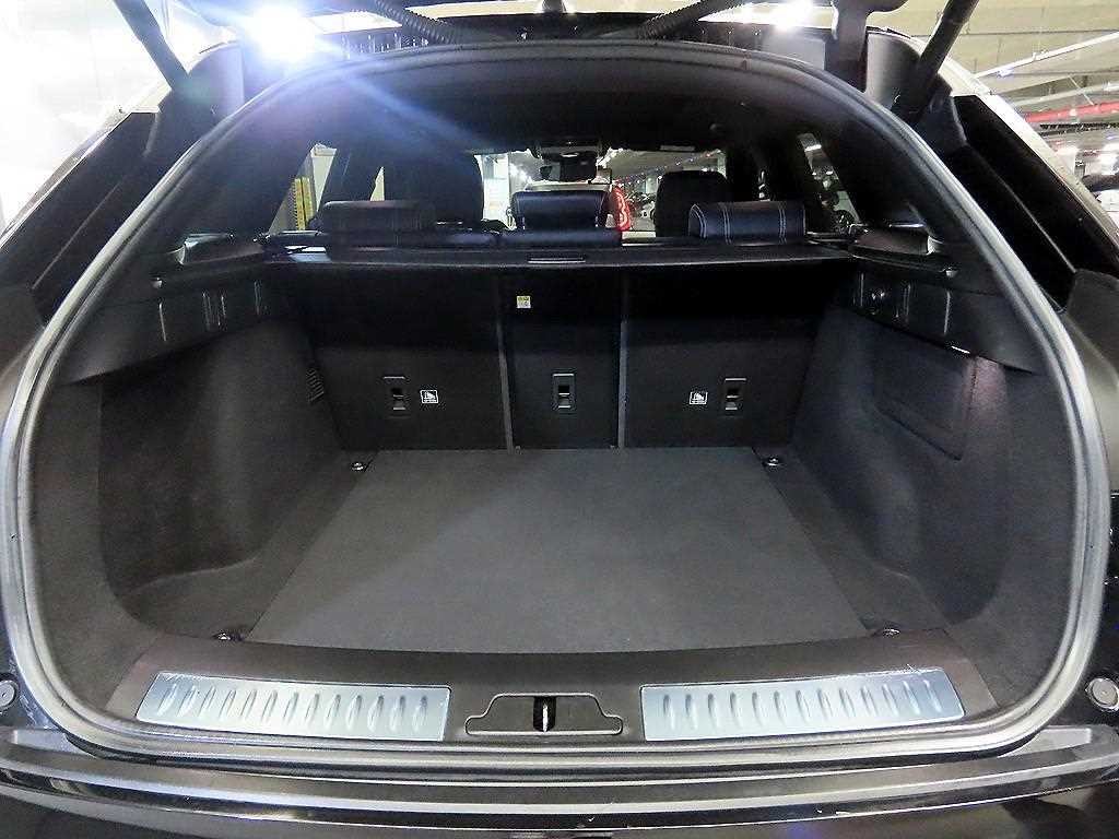 랜드로버 레인지로버 벨라 2.0 D240 R-다이나믹 SE 이미지 17