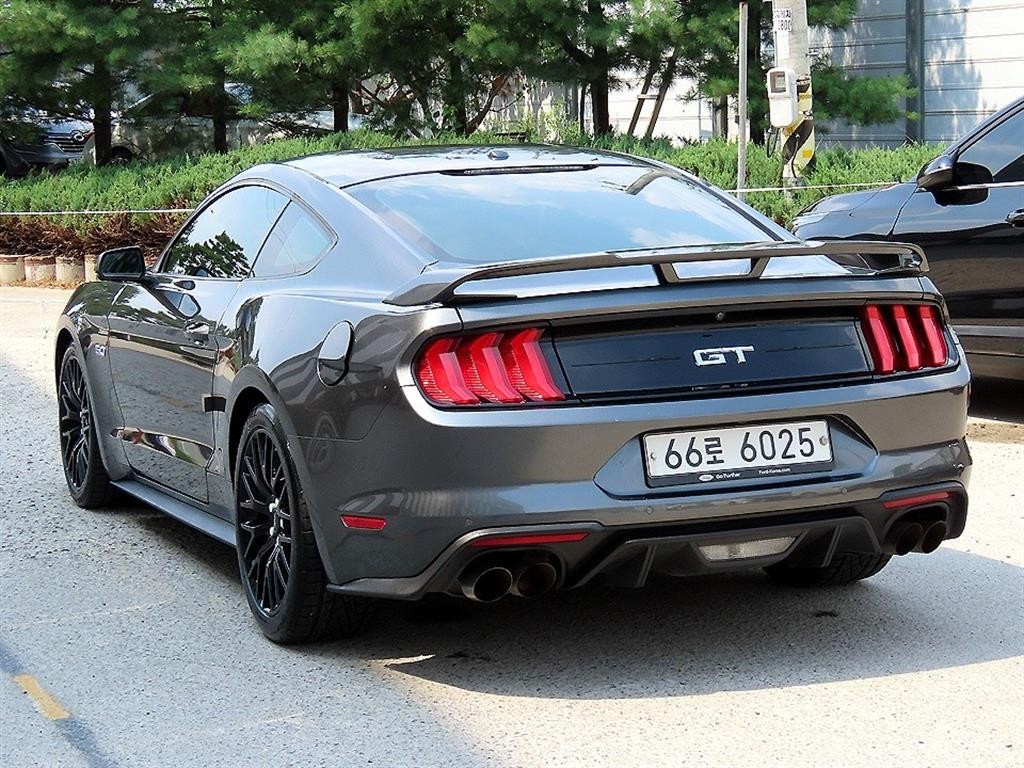 포드 머스탱 GT 쿠페 이미지 3