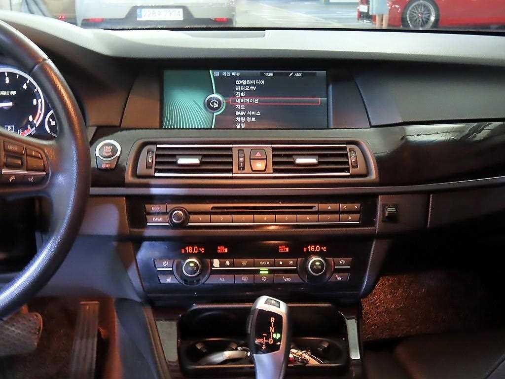 BMW 5시리즈 5시리즈 (F10) 525d xDrive 이미지 11