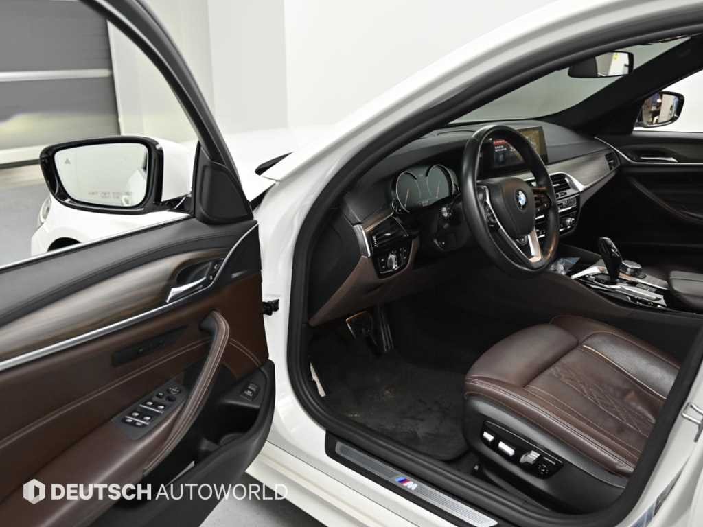 BMW 5시리즈 5시리즈 (G30) 530i xDrive M 스포츠 플러스 이미지 11
