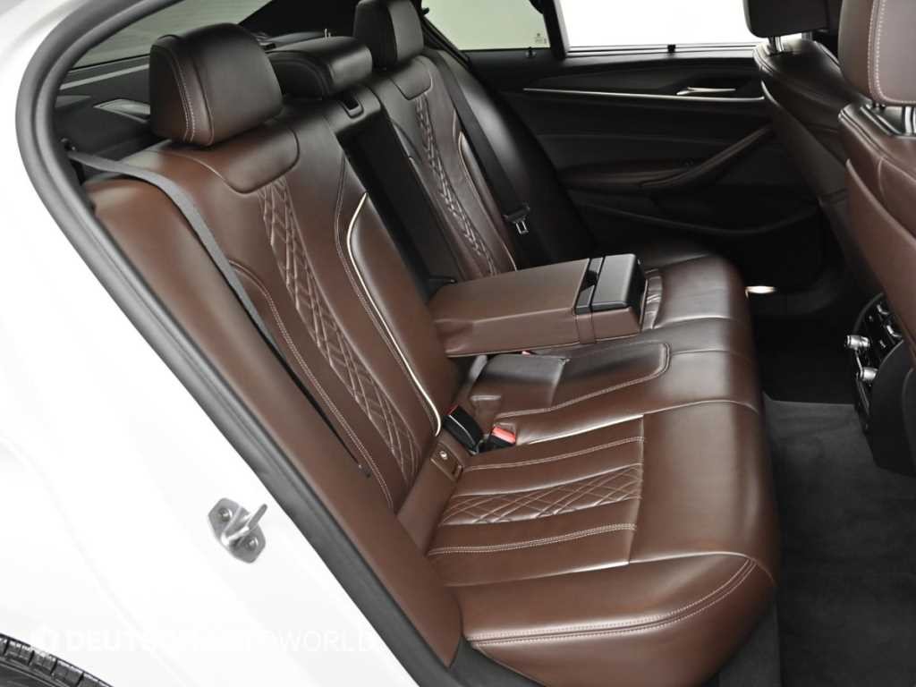 BMW 5시리즈 5시리즈 (G30) 530i xDrive M 스포츠 플러스 이미지 12