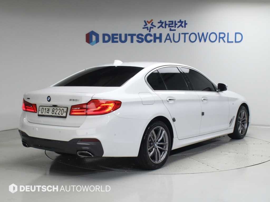 BMW 5시리즈 5시리즈 (G30) 530i xDrive M 스포츠 플러스 이미지 2