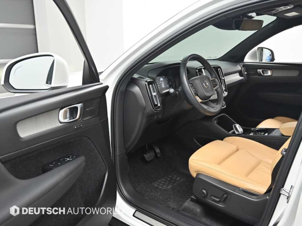 볼보 XC40 B4 AWD 인스크립션 이미지 11