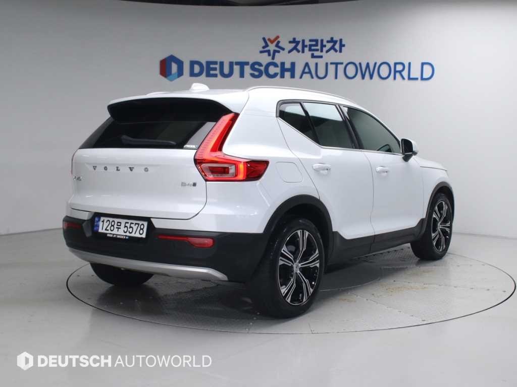 볼보 XC40 B4 AWD 인스크립션 이미지 2