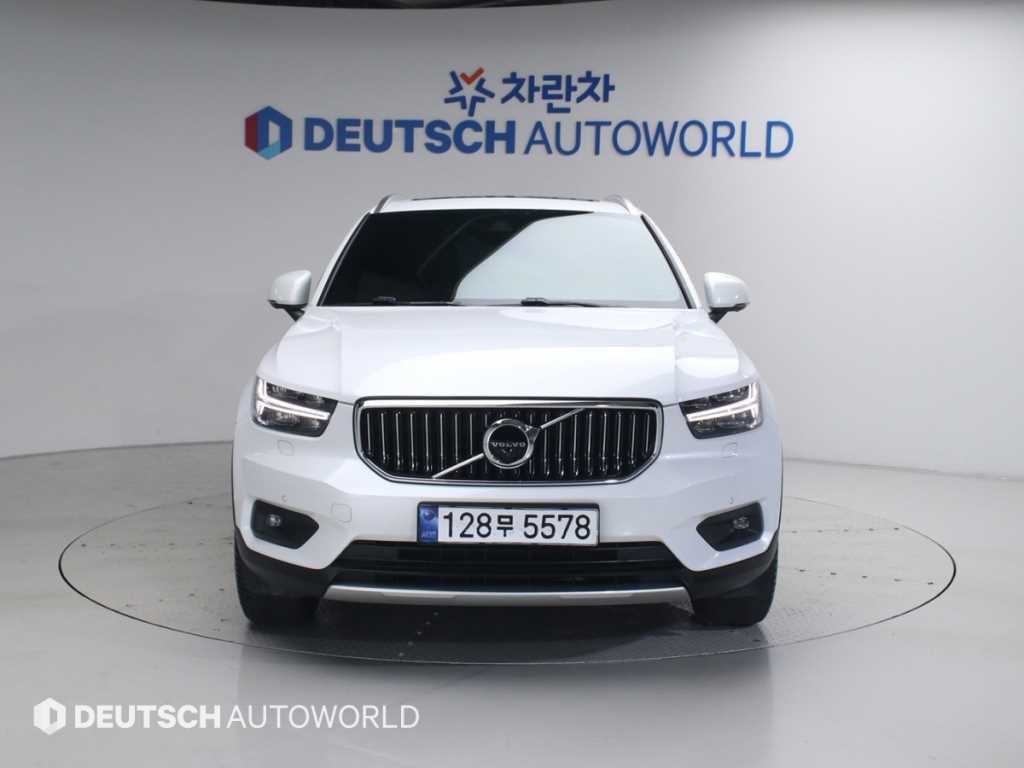볼보 XC40 B4 AWD 인스크립션 이미지 3