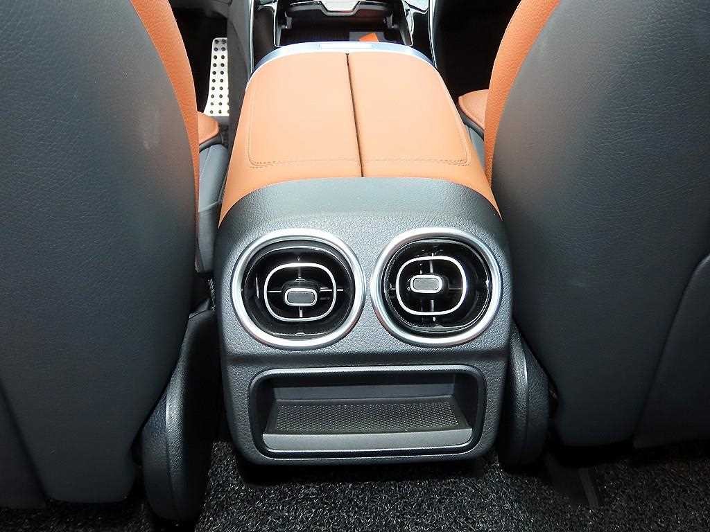 벤츠 C 클래스 C클래스 W206 C200 아방가르드 이미지 16