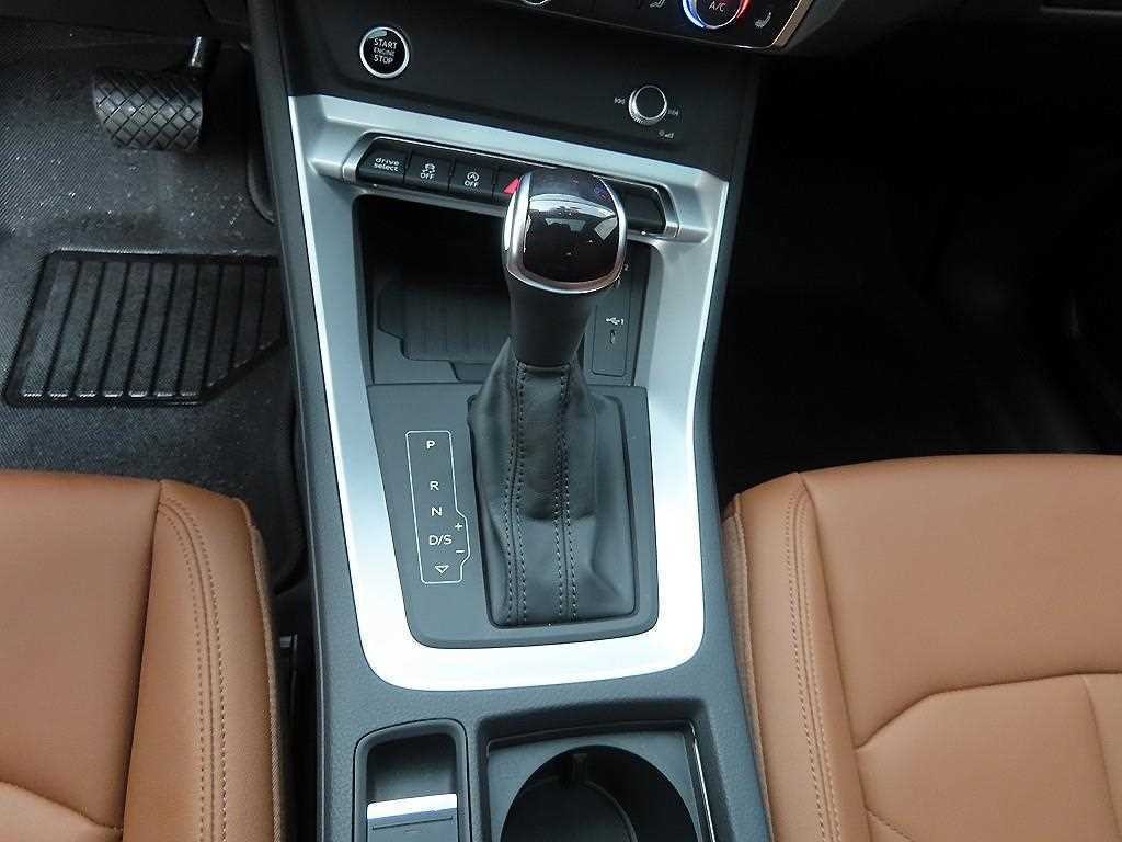 아우디 Q3 Q3 (F3) 35 TDI 스포트백 이미지 10