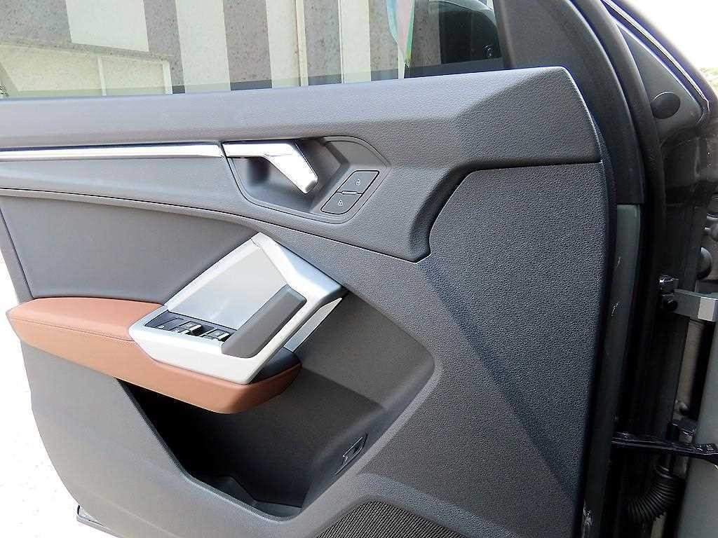 아우디 Q3 Q3 (F3) 35 TDI 스포트백 이미지 11