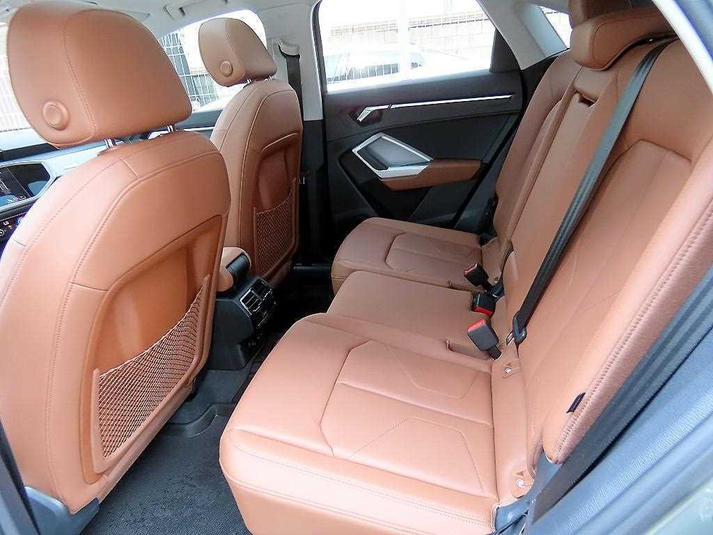 아우디 Q3 Q3 (F3) 35 TDI 스포트백 이미지 6