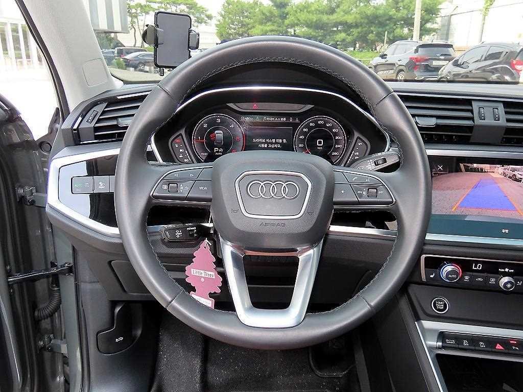 아우디 Q3 Q3 (F3) 35 TDI 스포트백 이미지 8