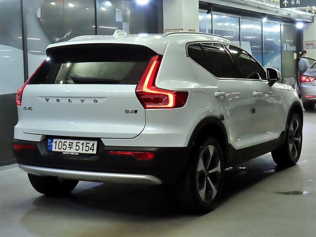 볼보 XC40 B4 AWD 얼티메이트 브라이트 이미지 4