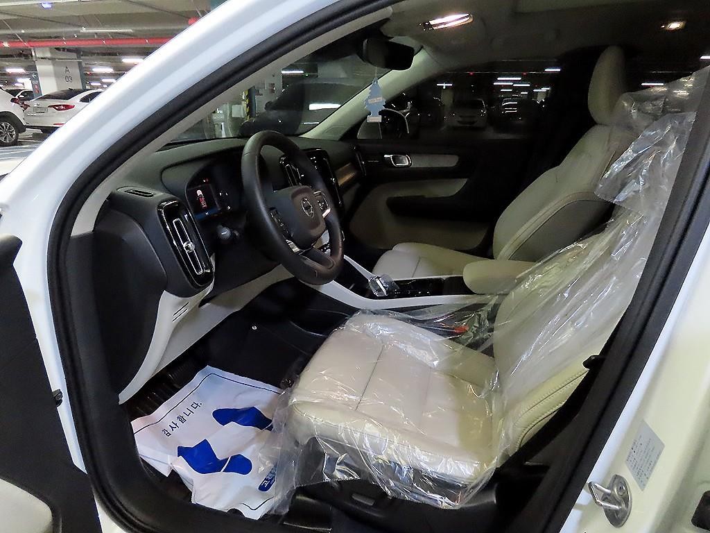 볼보 XC40 B4 AWD 얼티메이트 브라이트 이미지 6
