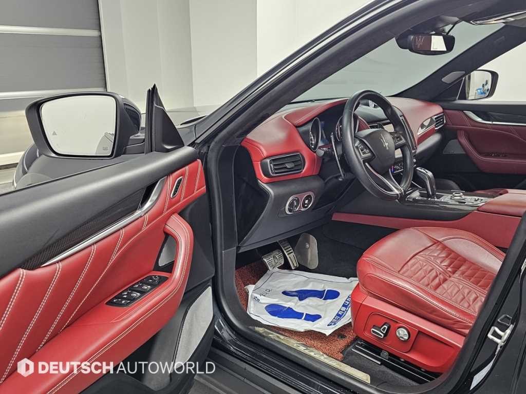 마세라티 르반떼 3.8 GTS AWD 이미지 11