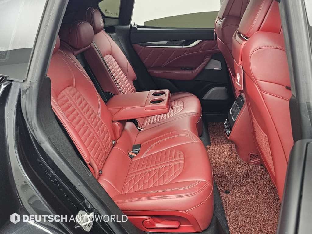 마세라티 르반떼 3.8 GTS AWD 이미지 12