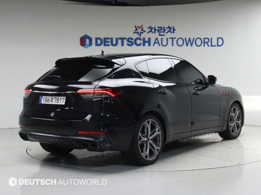 마세라티 르반떼 3.8 GTS AWD 이미지 2