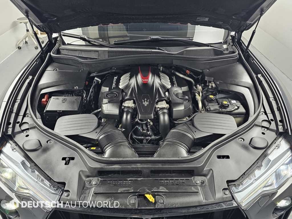 마세라티 르반떼 3.8 GTS AWD 이미지 6