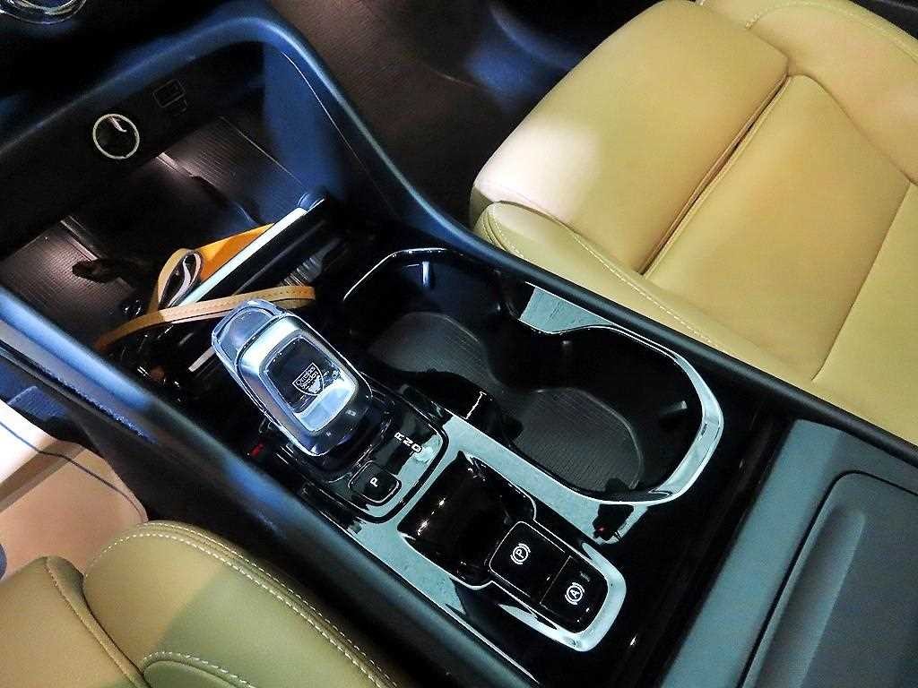 볼보 XC40 B4 AWD 인스크립션 이미지 12