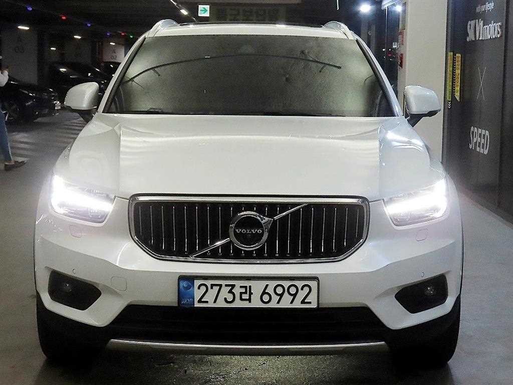 볼보 XC40 B4 AWD 인스크립션 이미지 2