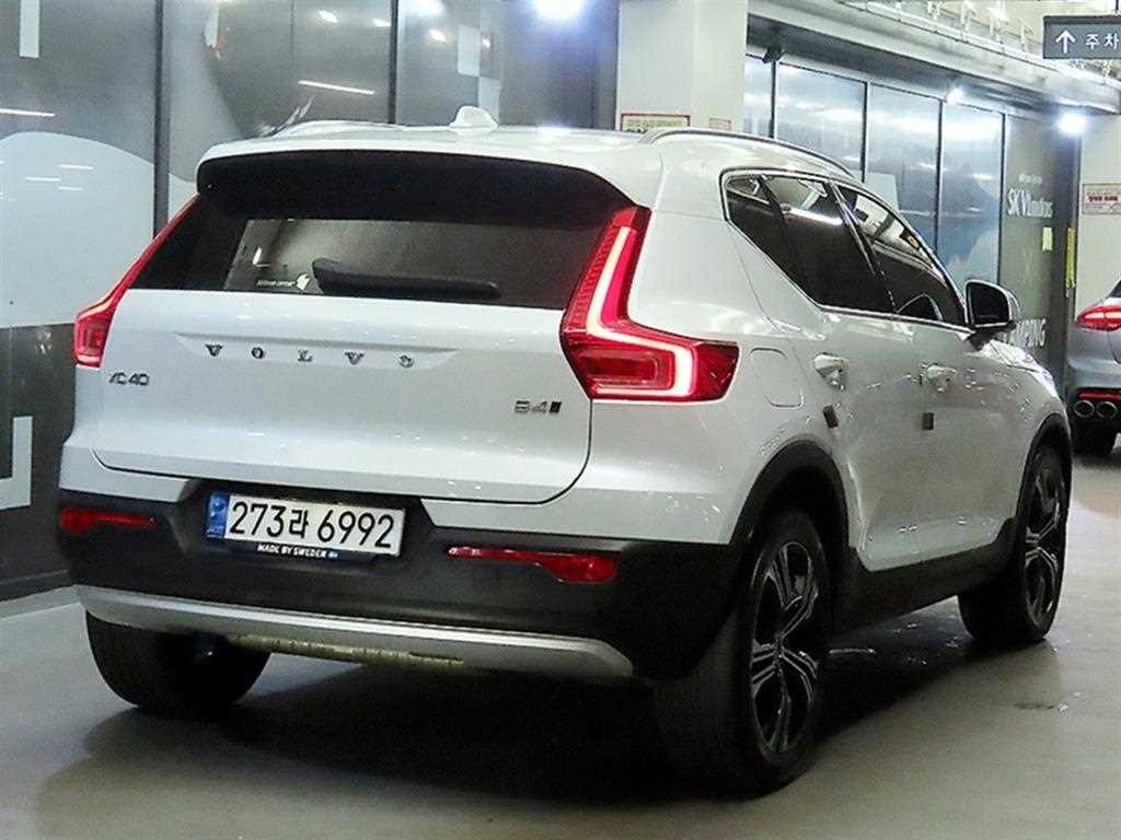 볼보 XC40 B4 AWD 인스크립션 이미지 4
