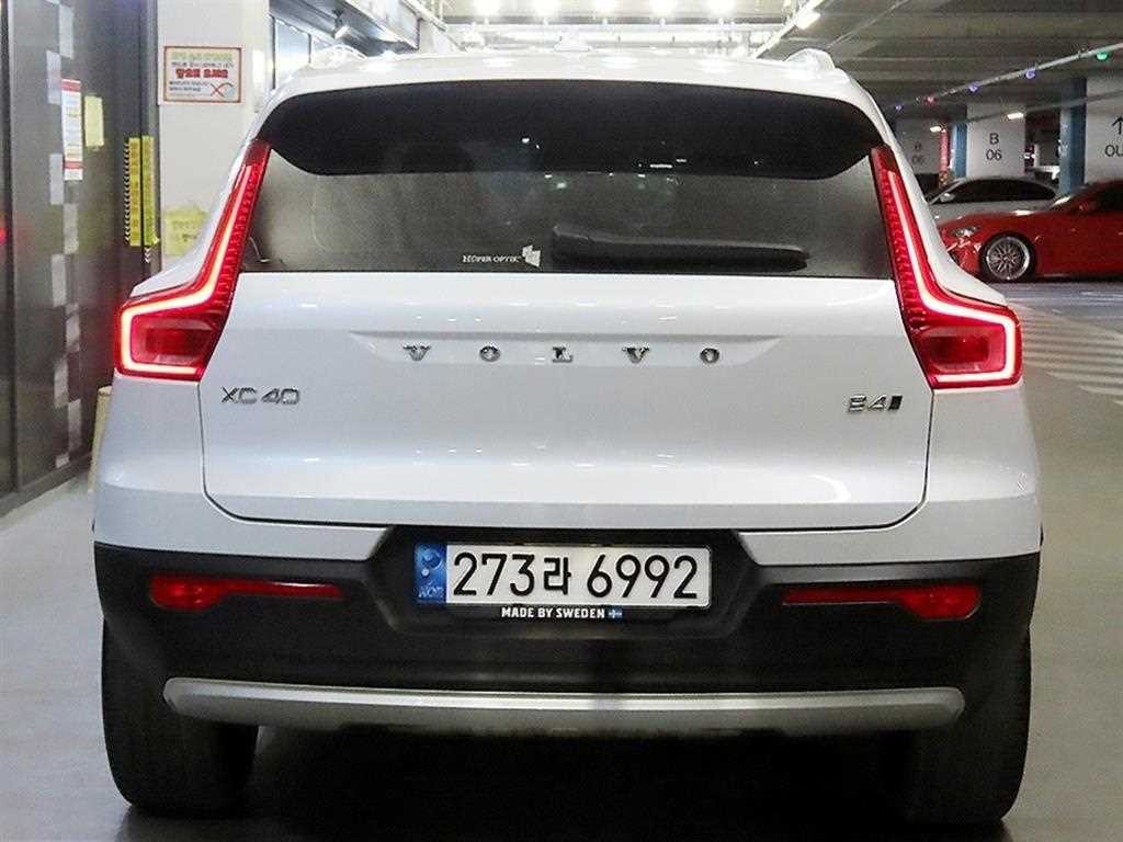 볼보 XC40 B4 AWD 인스크립션 이미지 5