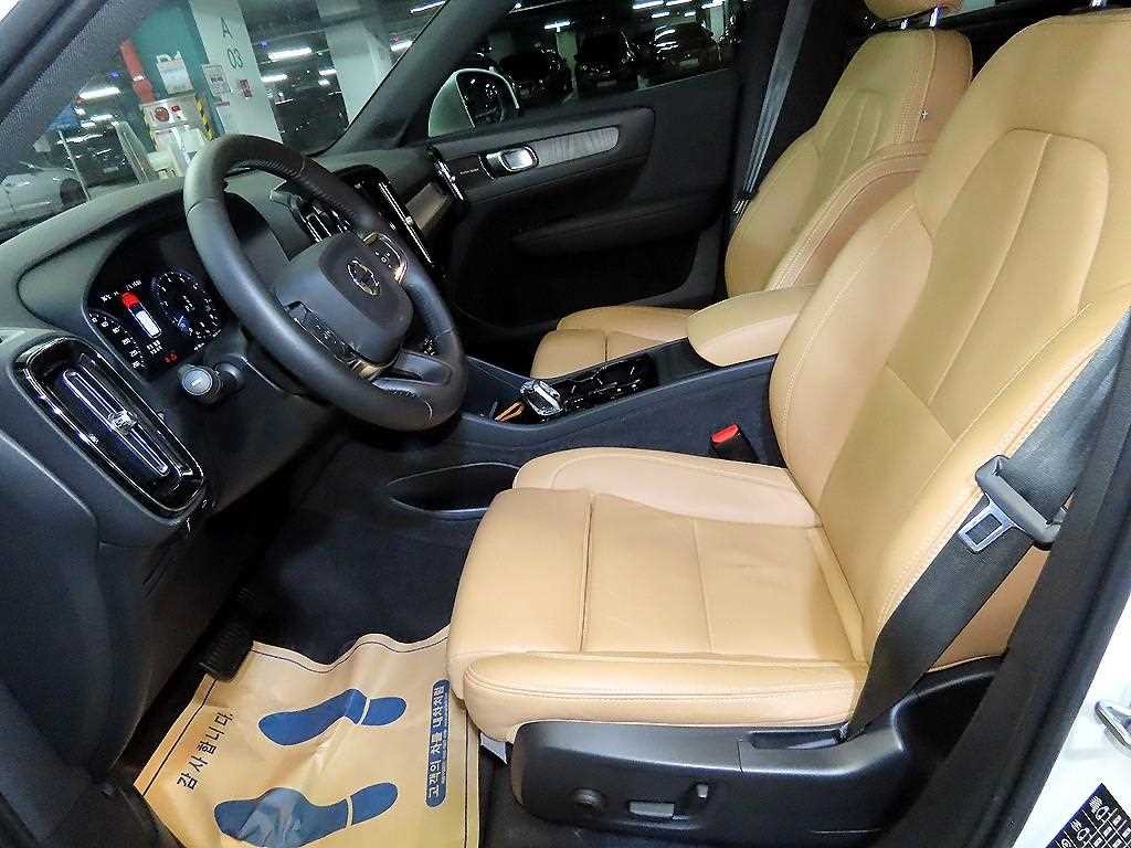 볼보 XC40 B4 AWD 인스크립션 이미지 6