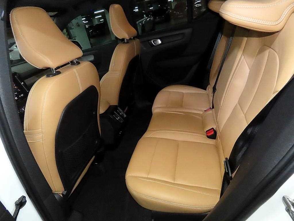 볼보 XC40 B4 AWD 인스크립션 이미지 7