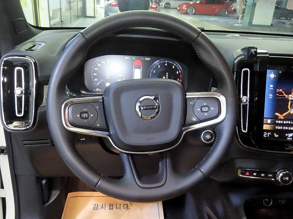 볼보 XC40 B4 AWD 인스크립션 이미지 8