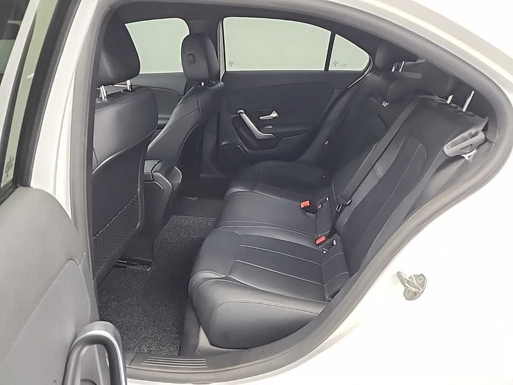 벤츠 A 클래스 A클래스 W177 A220 세단 이미지 12
