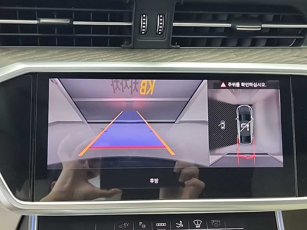 아우디 A7 A7 (4K) 55 TFSI e 콰트로 프리미엄 이미지 17