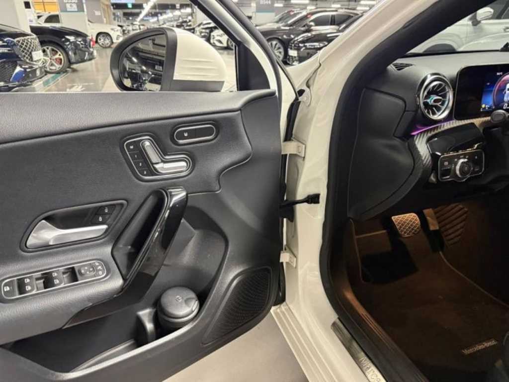 벤츠 A 클래스 A클래스 W177 A220 해치백 이미지 12