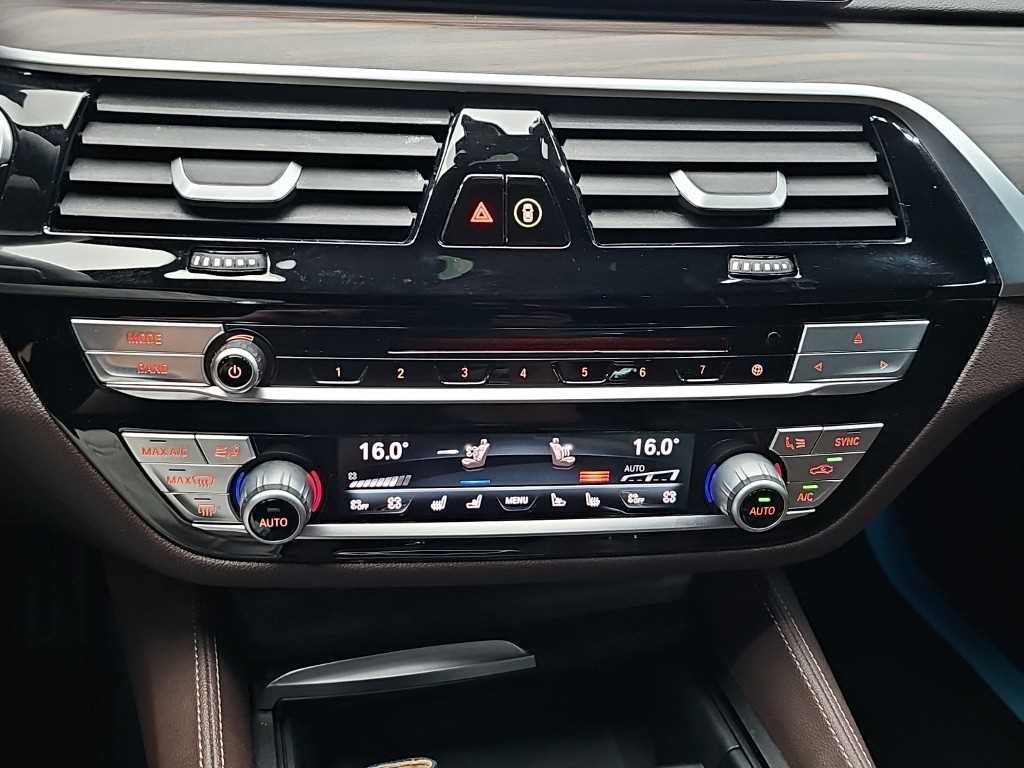 BMW 5시리즈 5시리즈 (G30) 520d M 스포츠 플러스 이미지 10