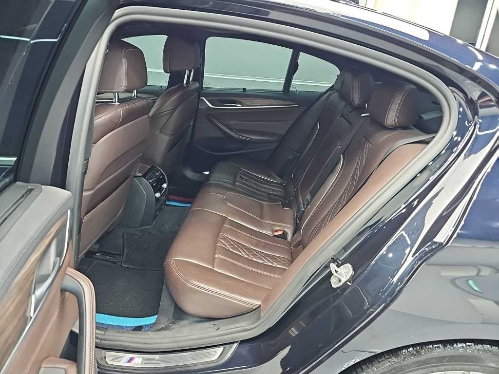 BMW 5시리즈 5시리즈 (G30) 520d M 스포츠 플러스 이미지 12