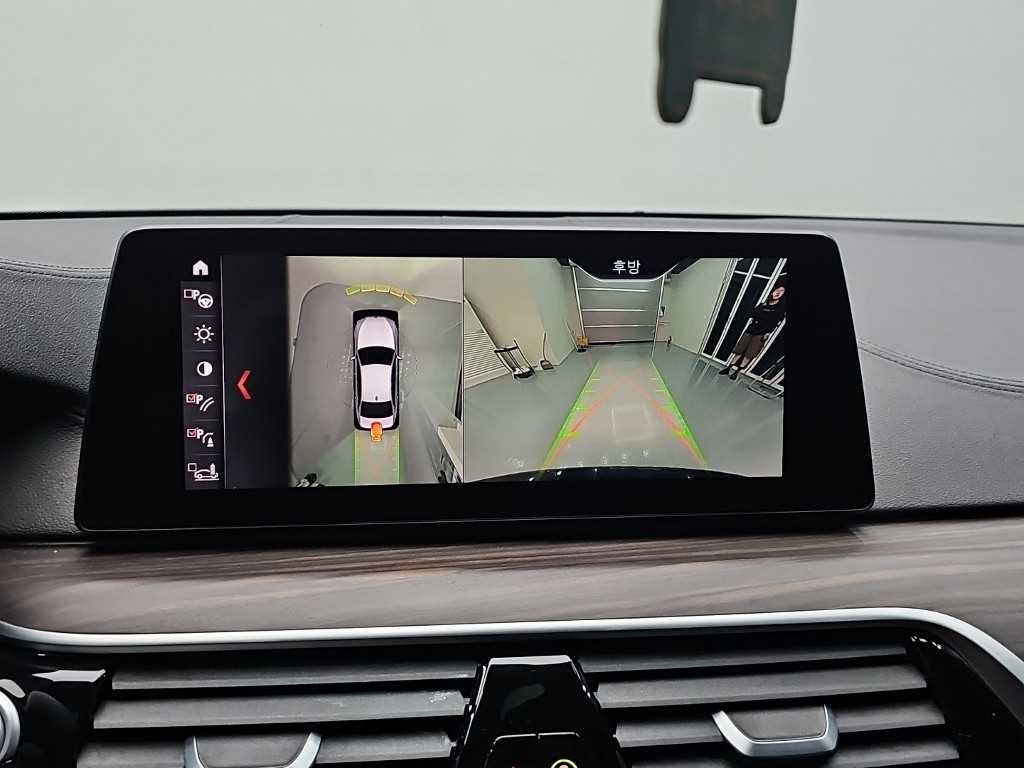 BMW 5시리즈 5시리즈 (G30) 520d M 스포츠 플러스 이미지 17